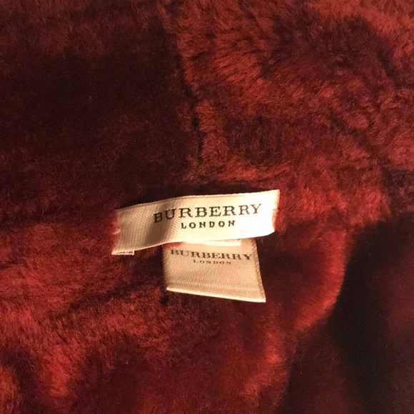 Burberry Very Chic Fur Hat worn Barley at All - Picture 2 of 3